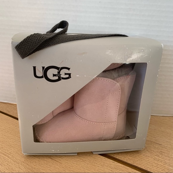 Uggs pink infant Caden boots see size chart - Picture 2 of 7
